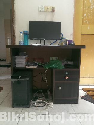 Desktop computer with table